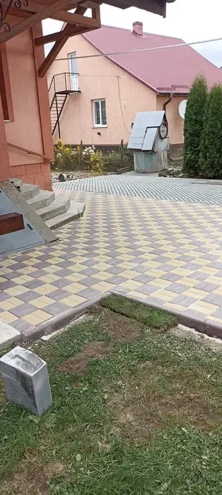 Професійне укладання бруківки та тротуарної плитки: якість та надійність на довгі роки