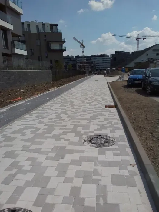 Професійне укладання бруківки та тротуарної плитки: якість та надійність на довгі роки