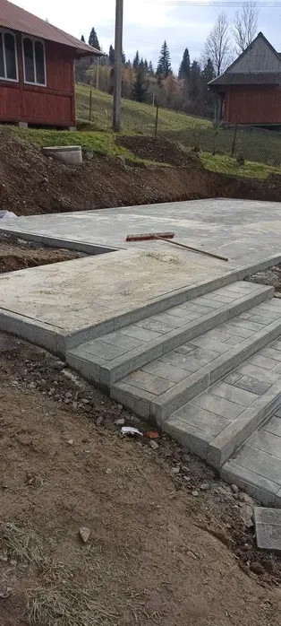 Професійне укладання бруківки та тротуарної плитки: якість та надійність на довгі роки