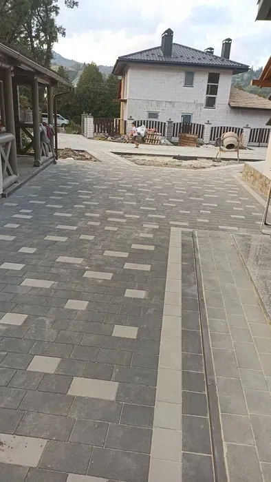 Професійне укладання бруківки та тротуарної плитки: якість та надійність на довгі роки