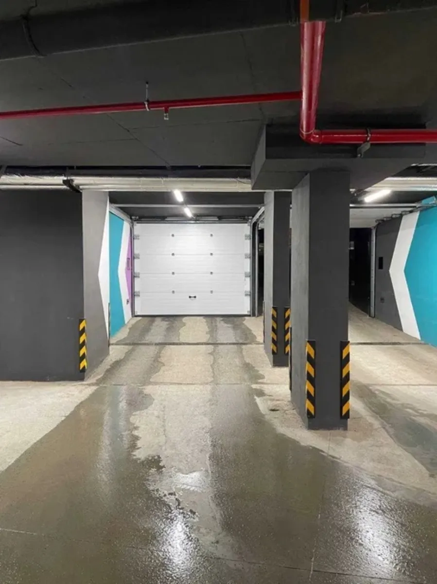 Затишне паркомісце в ЖК Manhattan