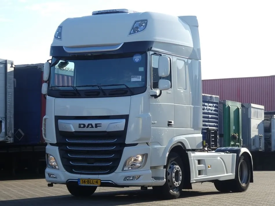 Тягач DAF XF 530