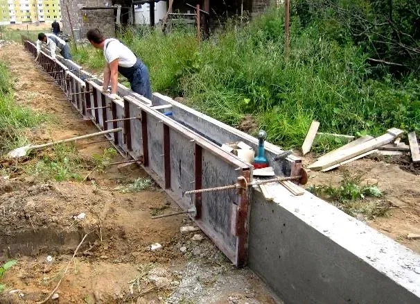 Опалубки під забор і фундамент