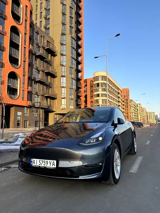 Tesla Model Y Long Range Dual Motor