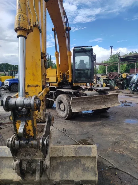 Екскаватор JCB, CAT, навантажувач KOMATSU.