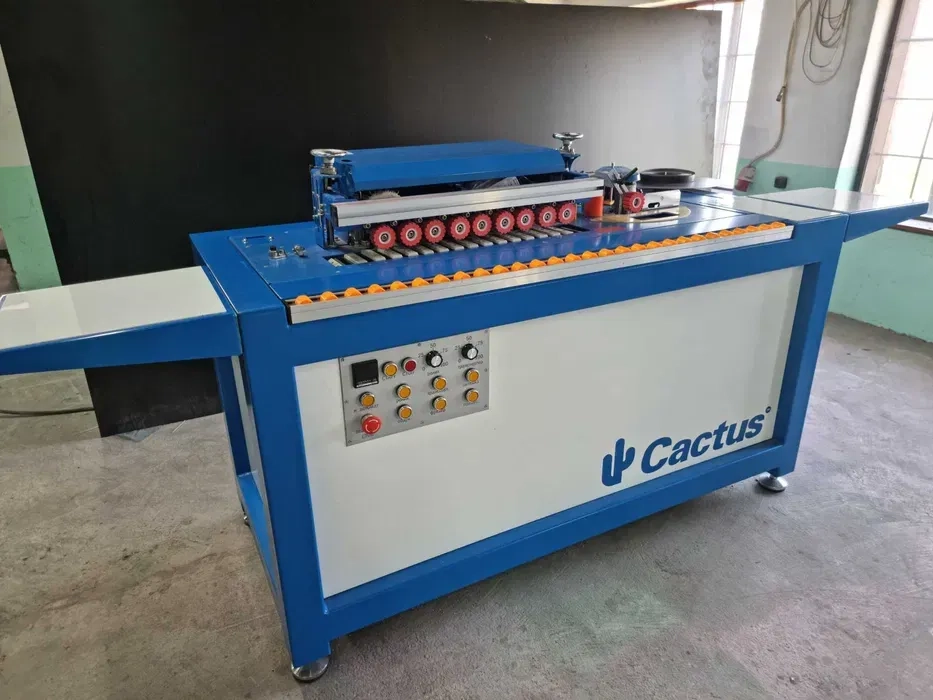 Напівавтомавтичний кромкоклеючий верстат