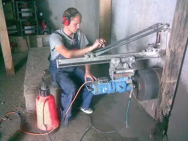 Алмазне свердління в бетоні