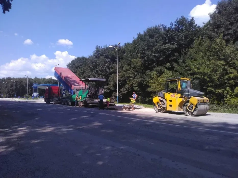 Дорожній каток для швидкого та якісного ущільнення доріг