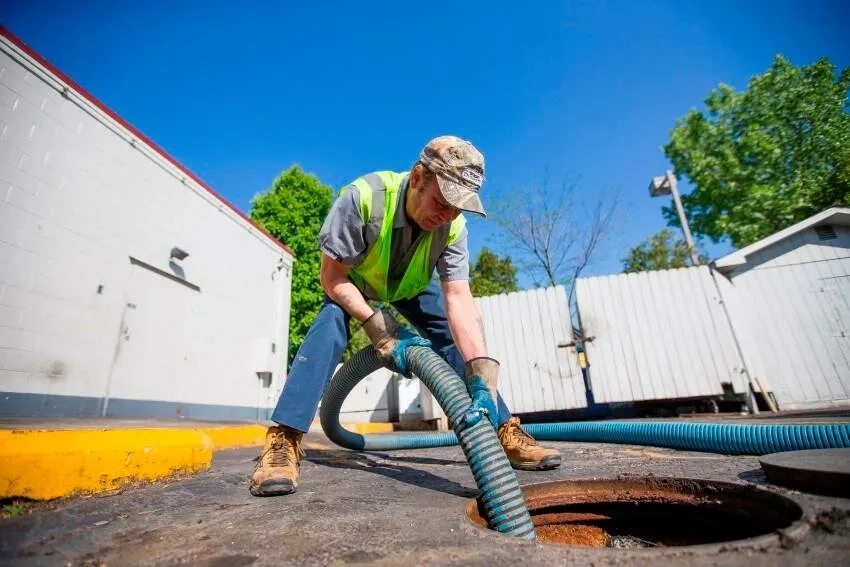 Викачка вигрібних ям. Працюємо чисто!