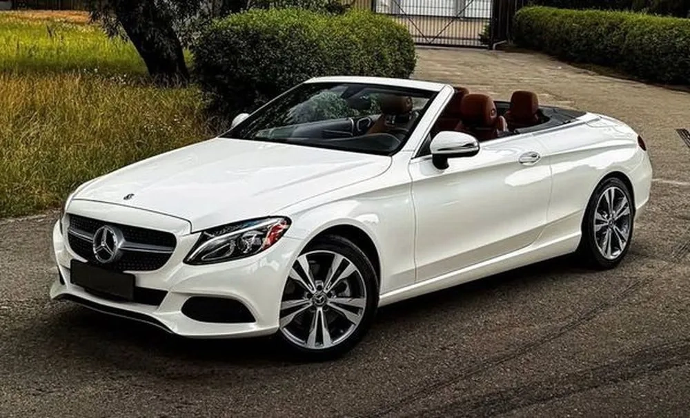 081 Mercedes-Benz C300 Cabrio білий без водія