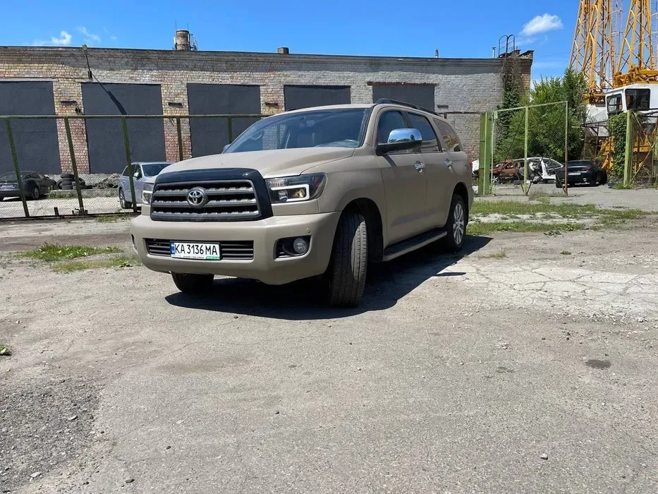Авто преміум класу, Toyota Sequoia 4WD (газ)