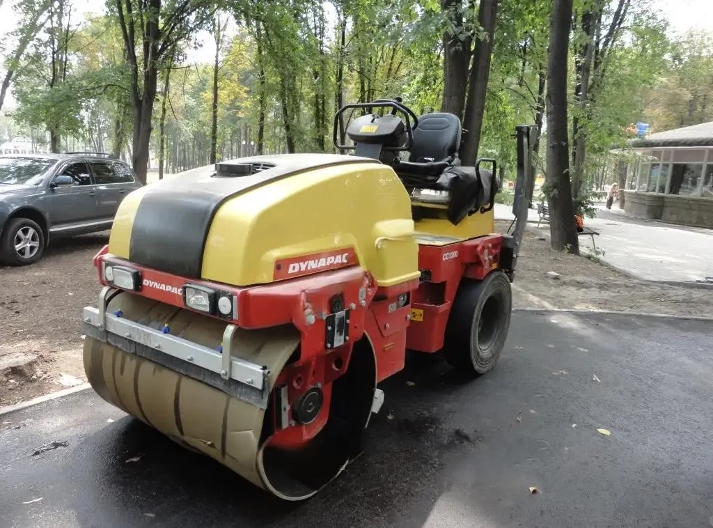 Каток дорожній