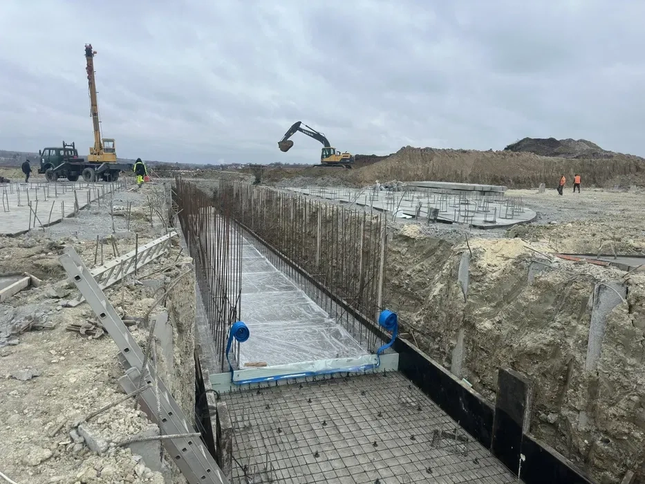 Бетонні роботи, фундаменти, колони, моноліт, будь якої складності.