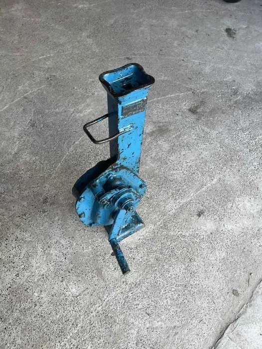 Рейковий механічний домкрат для підйому надважких вантажів