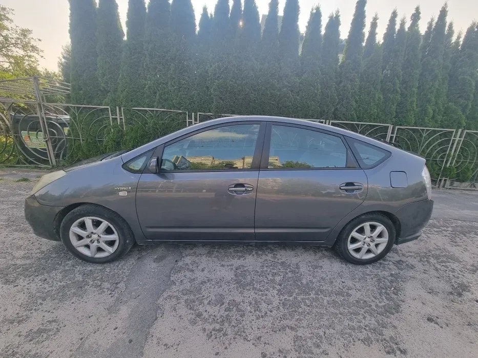 Toyota Prius гібрид газ/бензин для Bolt Uklon Uber