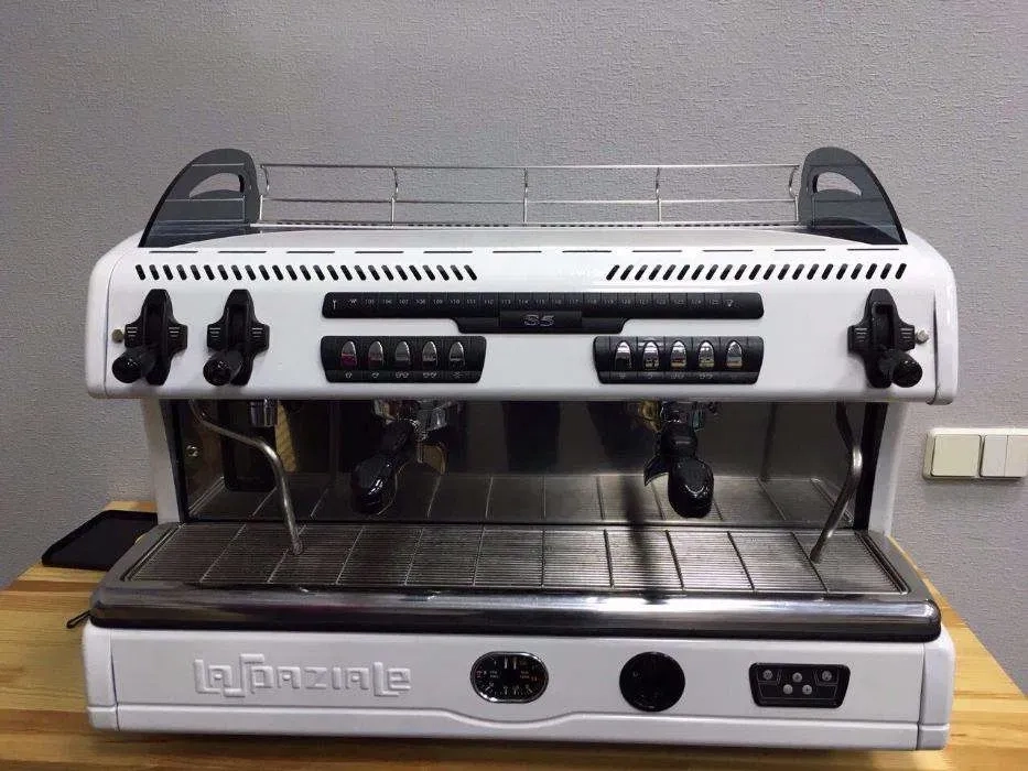 Кавове Обладнання Преміум Класу. Професійні Кофемашини для Кав'ярень та Офісів!