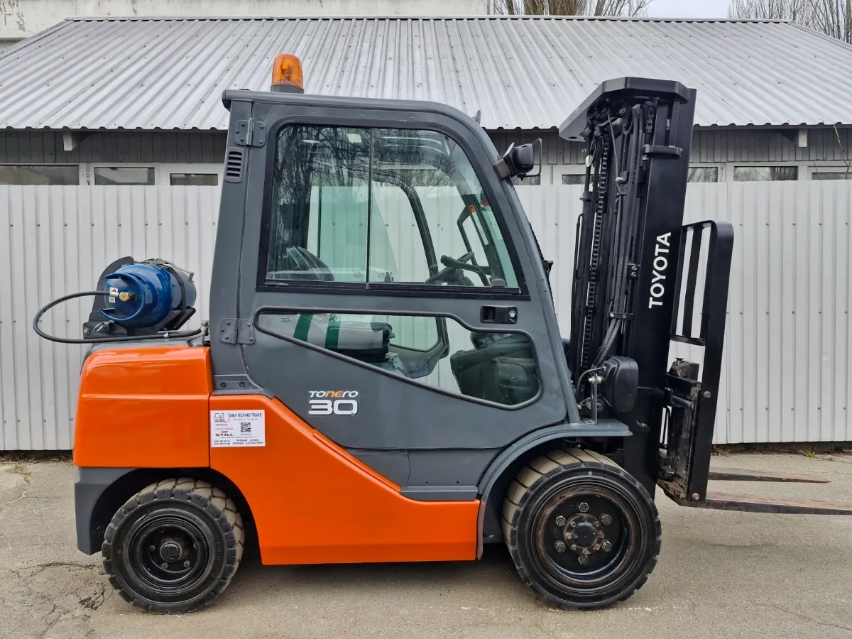 Навантажувач Toyota 02-8FGF30