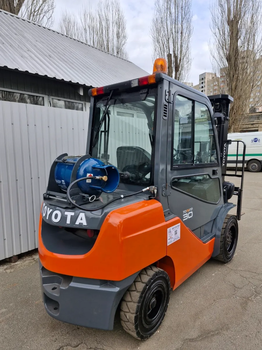 Навантажувач Toyota 02-8FGF30