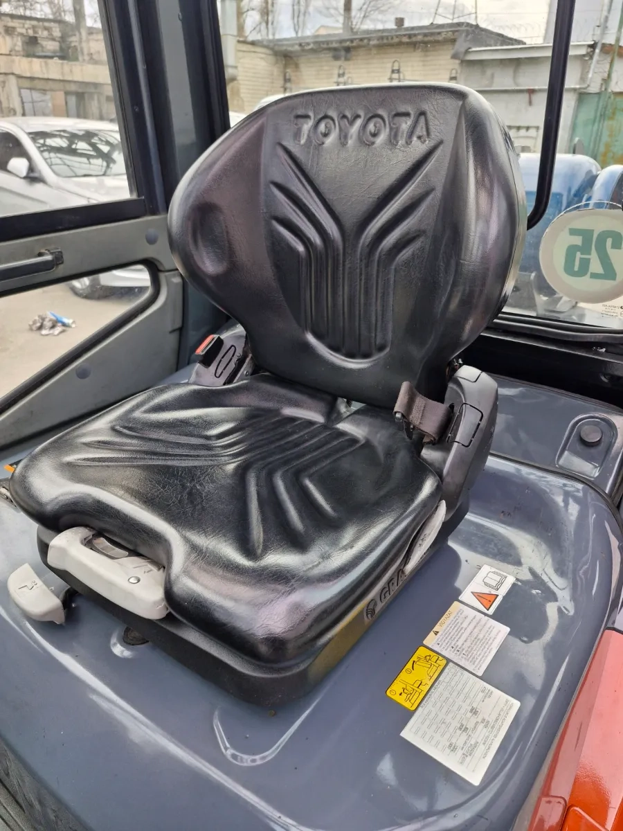 Навантажувач Toyota 02-8FGF30