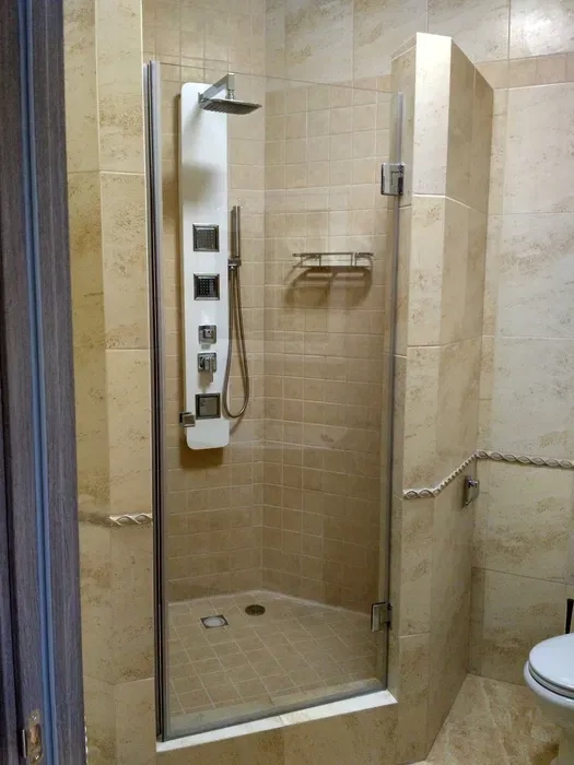 Душові стінки та двері в душову кабіну, виготовлення та монтаж