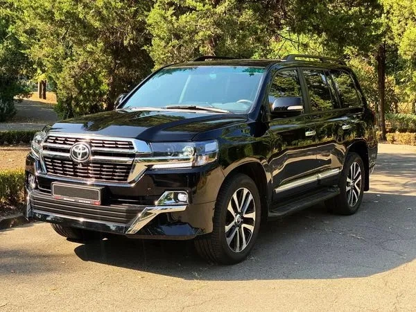 254 Позашляховик Toyota Land Cruiser 200 без водія