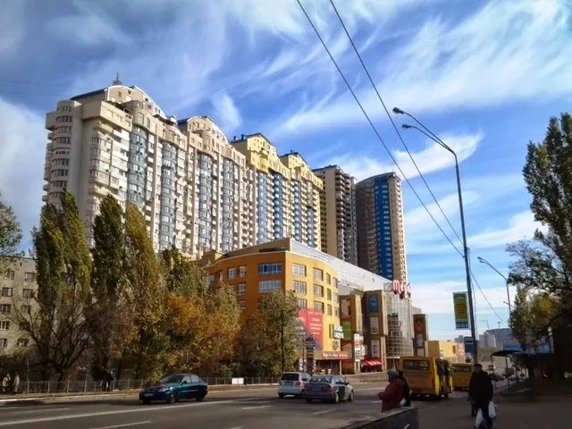 Фасадне приміщення 2600 м2 в ТЦ Мега Сіті, Дарницький р-н.