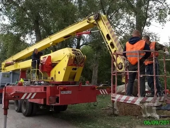 Автовишка ПГ-45, висота підйому 45 метрів