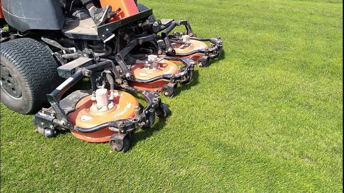 Самохідна роторна газонокосарка JACOBSEN AR- 522D