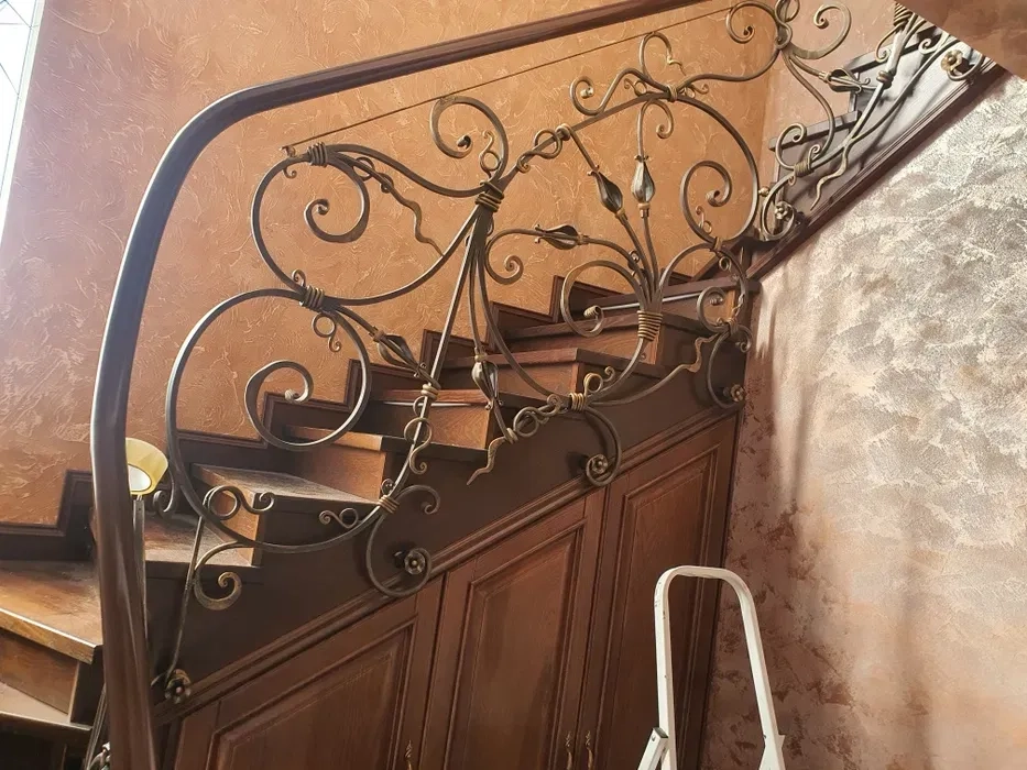 Сходи, поручні, металоконструкції. Сходи на замовлення.