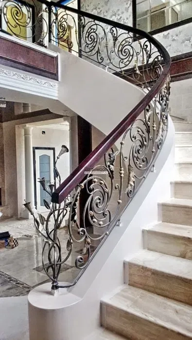 Сходи, поручні, металоконструкції. Сходи на замовлення.