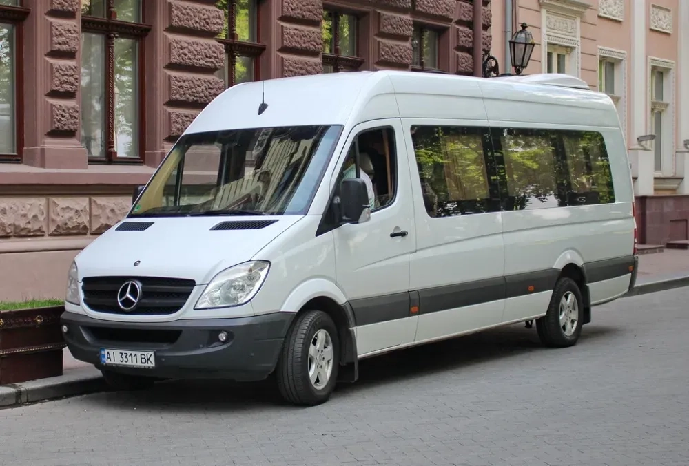 Мікроавтобуси, автобуси по Києву, Україні, Европі. Трансфери в аеропорт Варшава, Кишинів, Краків та інші