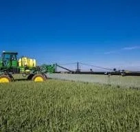 Самохідний обприскувач John Deere М4040