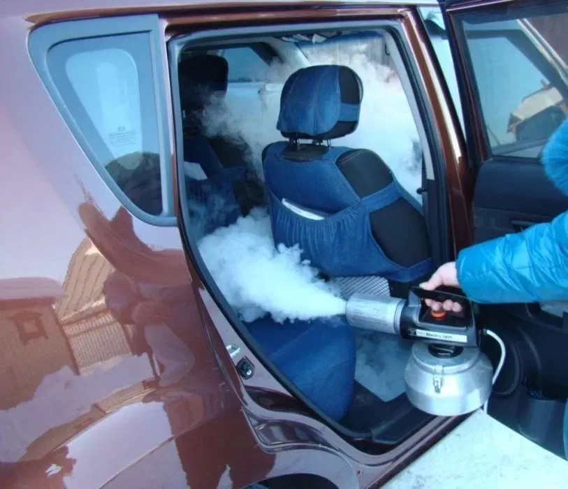 Усунення запаху в автомобілі із застосуванням Сухого туману та Озонатора