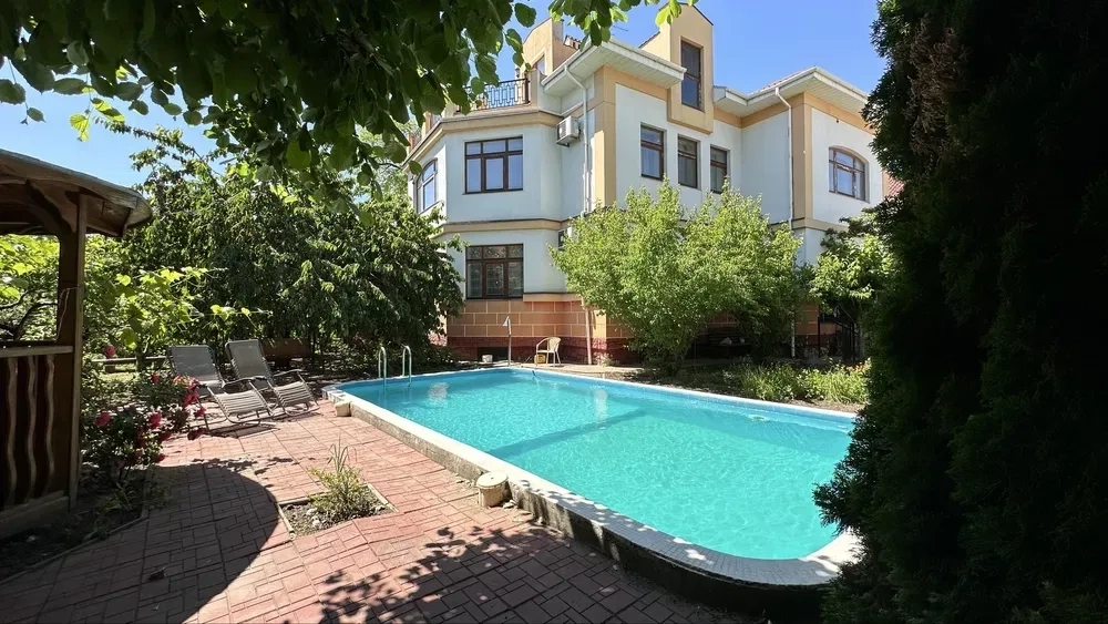 Автономний будинк біля моря в Одесі