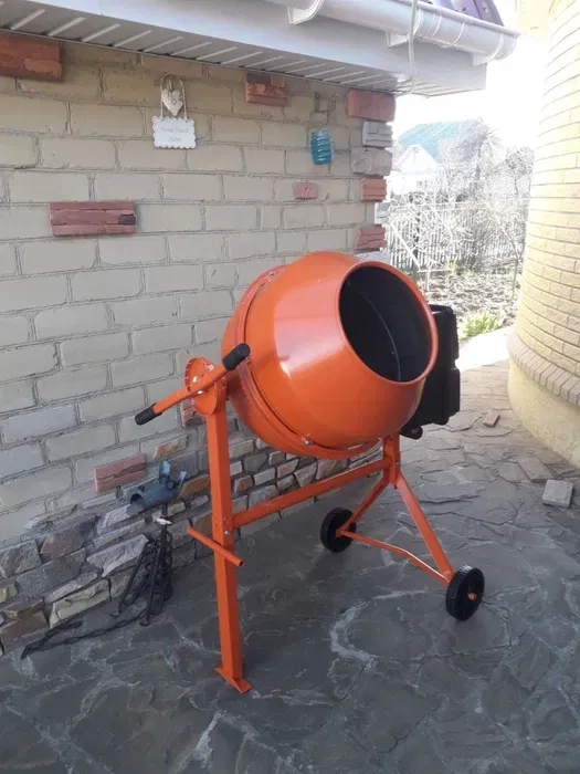 Бетономішалка Altrad Liv, 130 л