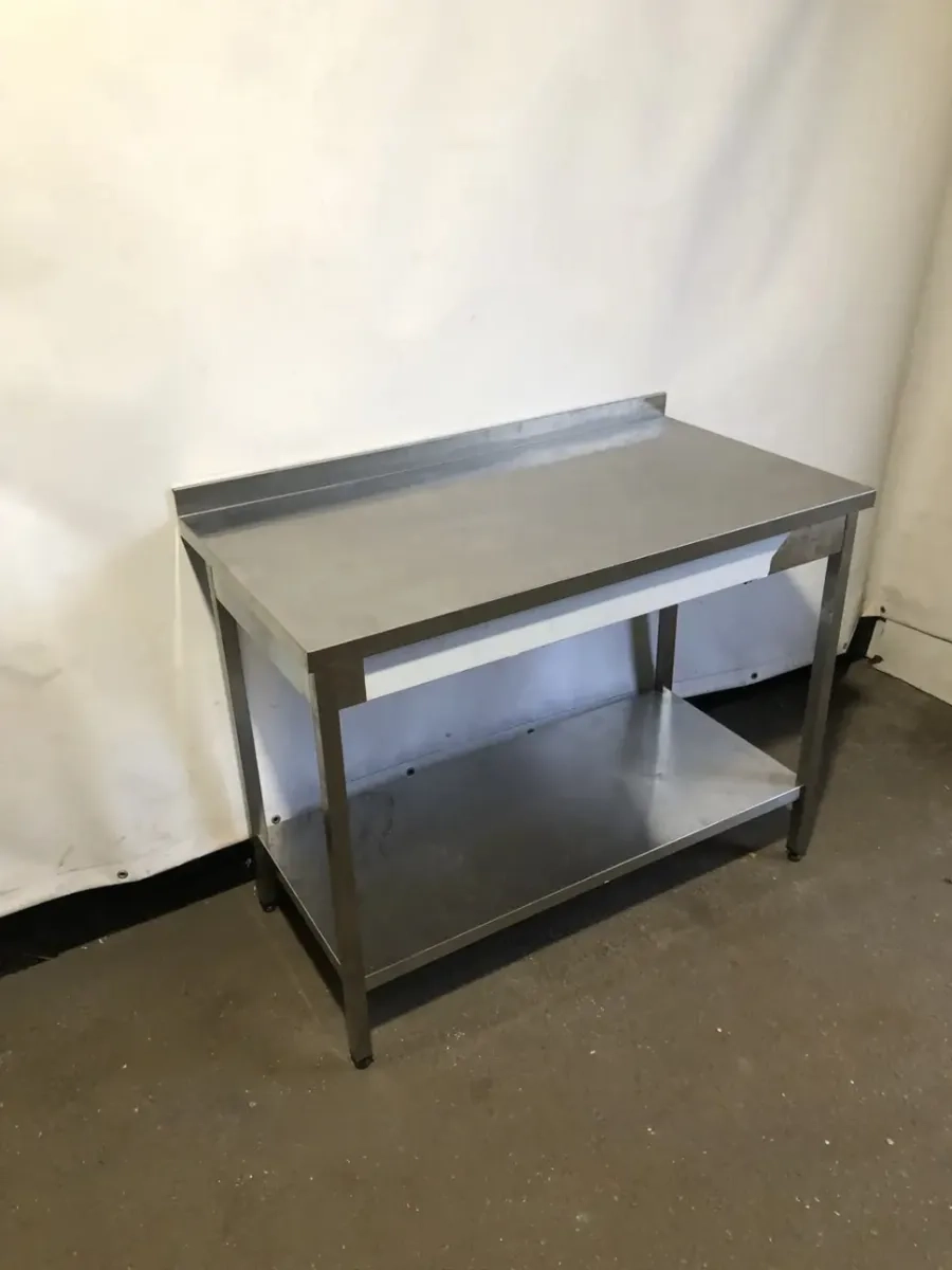 Стіл з нержавіючої сталі з полицею для HoReCa