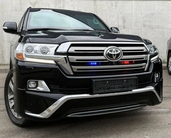 143 Броньована Toyota Land Cruiser 200 з водієм замовити