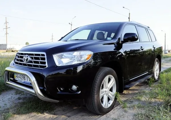 268 Позашляховик на весілля Toyota Highlander