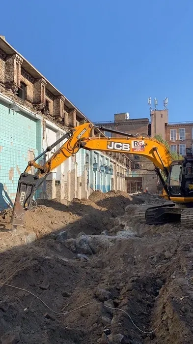 Послуги гідромолота на базі JCB