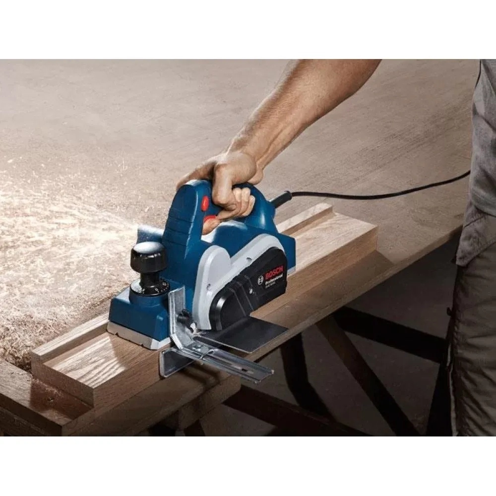 Потужний професійний рубанок Bosch GHO 26-82 D