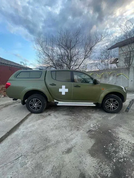 Камуфляжна плівка олива, плівка темно зелена (виробництво, монтаж)