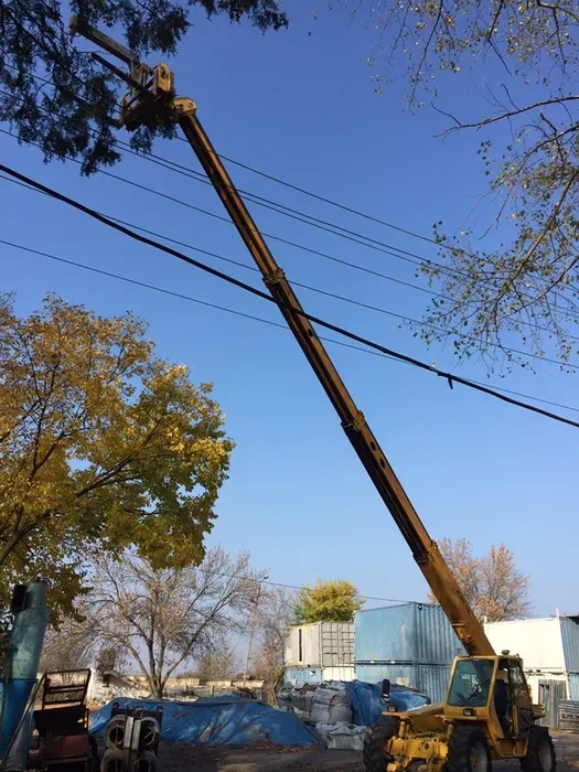 Телескопічний навантажувач. Виліт стріли 16м.