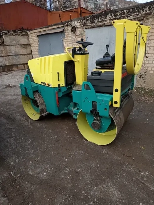 Асфальт трамбування трамбувальний каток