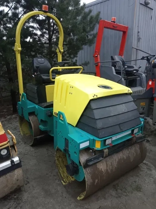 Асфальт трамбування трамбувальний каток