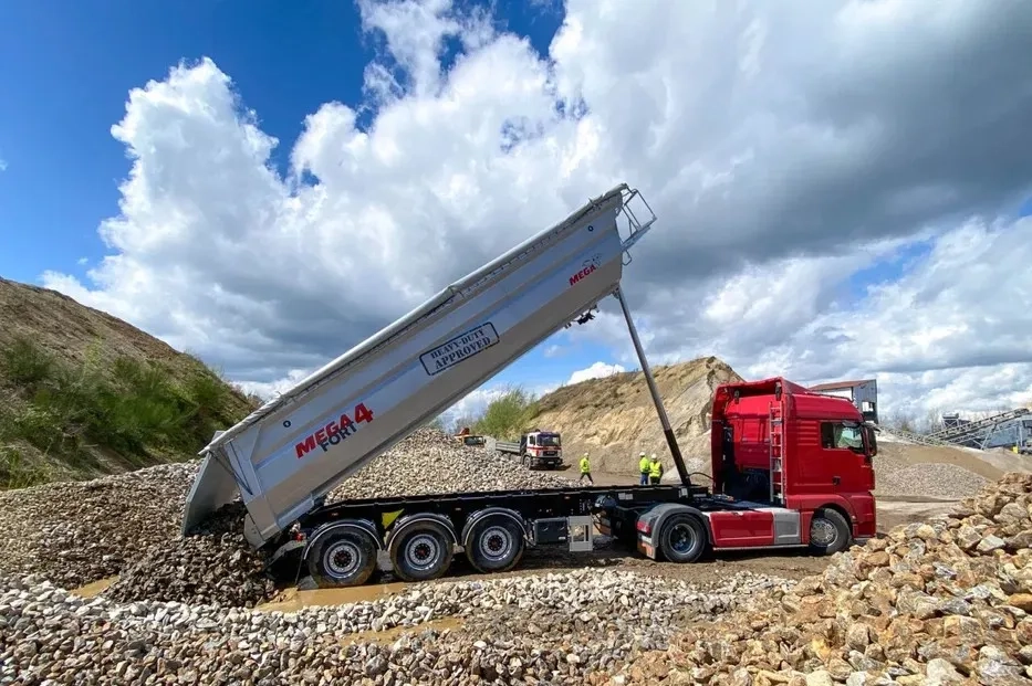 Доставка сипучих вантажів та будматеріалів Гранотсєв, Пісок, щебінь