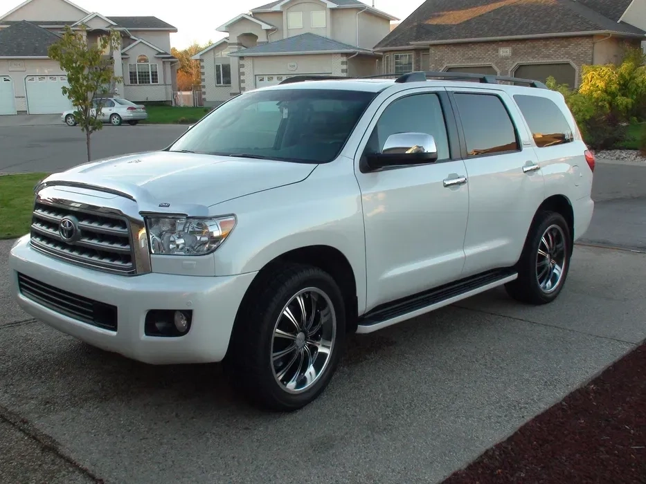 Toyota Sequoia біла срібло чорний екскур 8 місць