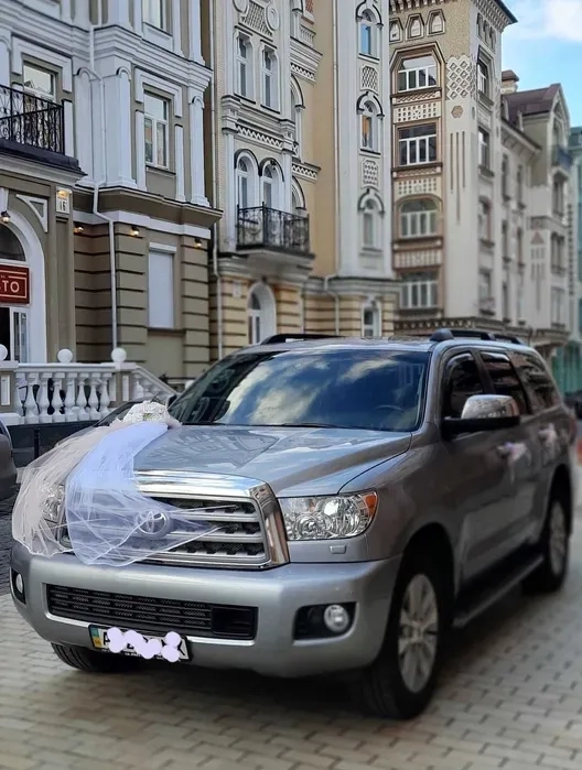 Toyota Sequoia біла срібло чорний екскур 8 місць