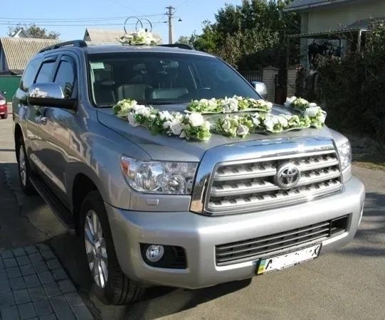 Toyota Sequoia біла срібло чорний екскур 8 місць