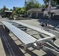 Лафет (Причіп): Вантажопідйомність 2700 кг. Платформа 4.7 м х 2.1 м. Широкий та Надійний!