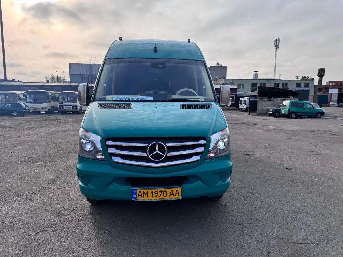 Мікроавтобус Mercedes Sprinter 19 місць